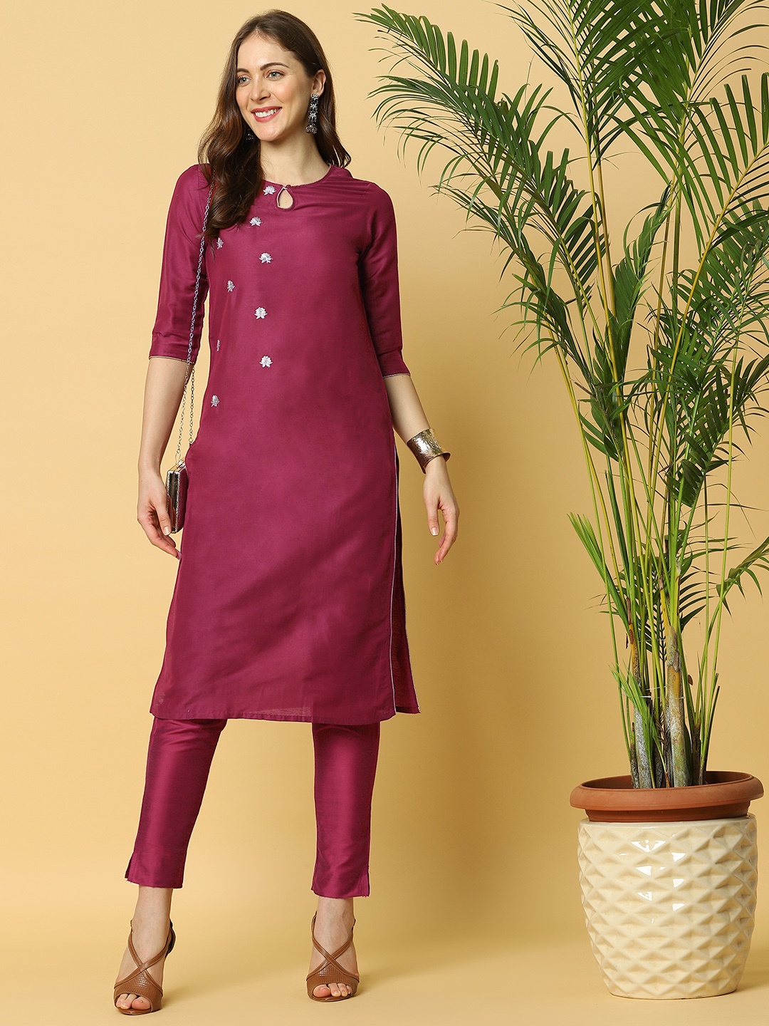 

Indifusion Women Maroon Floral Yoke Design Chanderi Silk Kurta