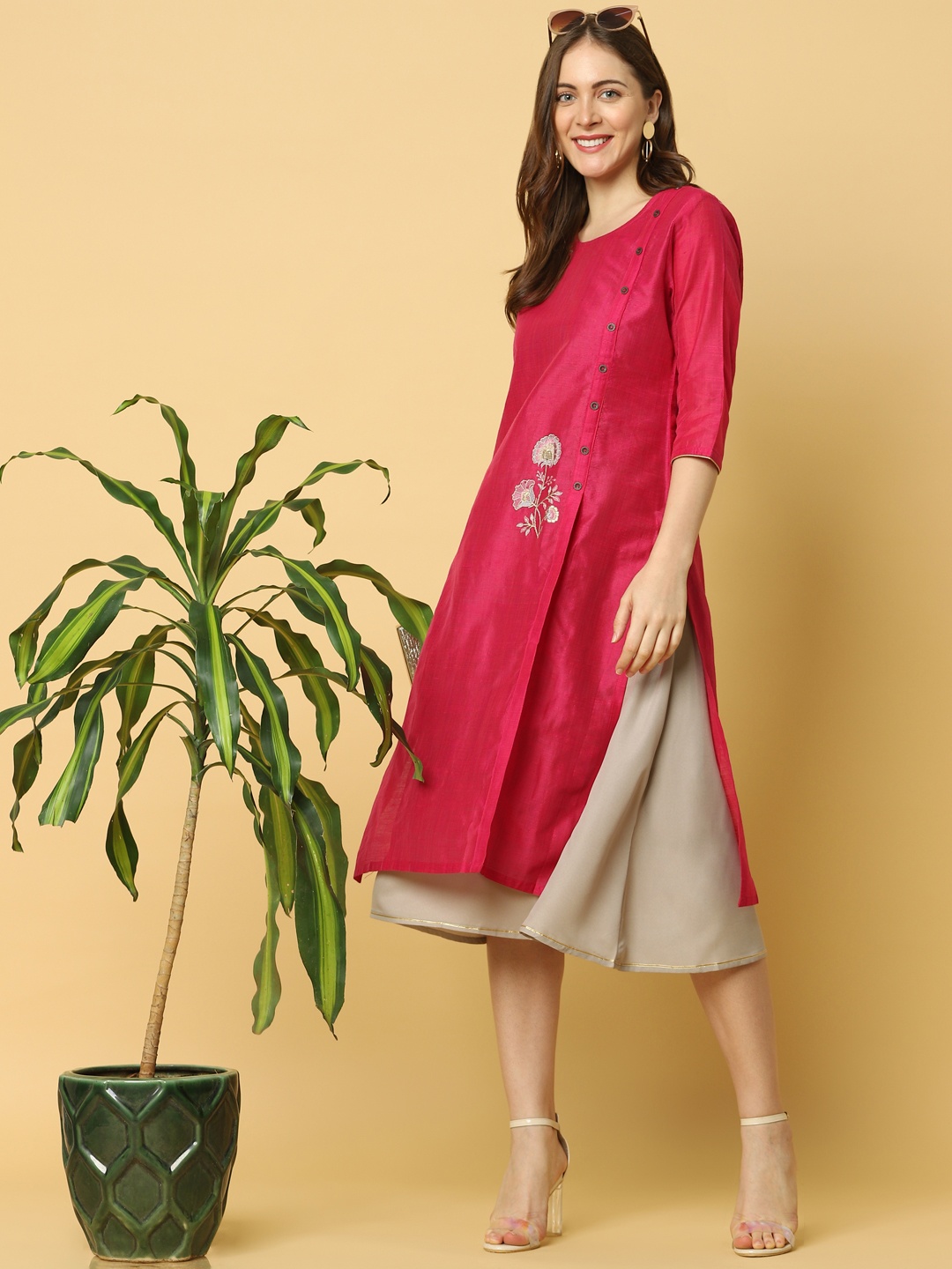 

Indifusion Women Fuchsia Floral Embroidered Chanderi Silk Kurta