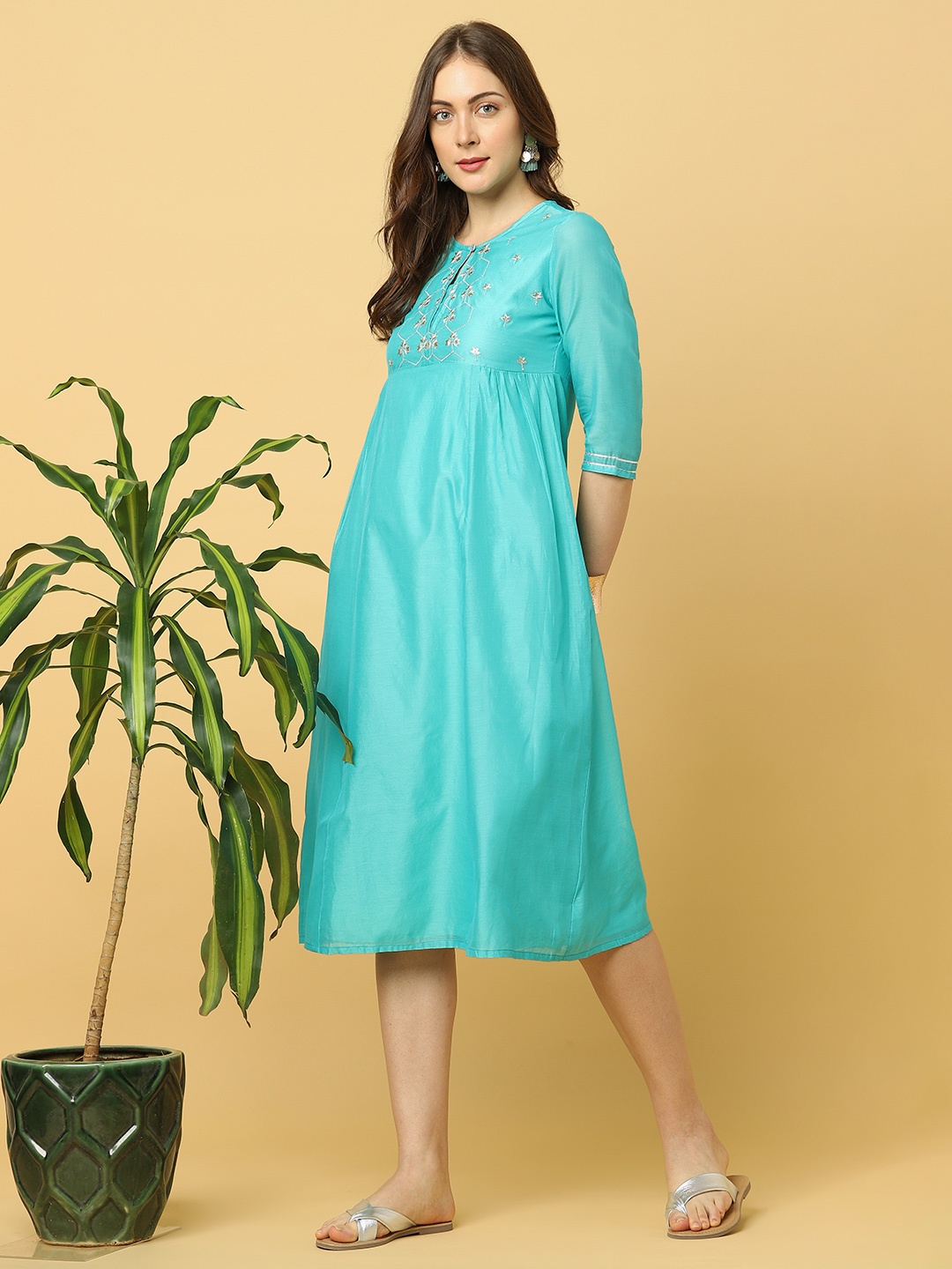 

Indifusion Women Teal Floral Yoke Design Keyhole Neck Chanderi Silk Kurta