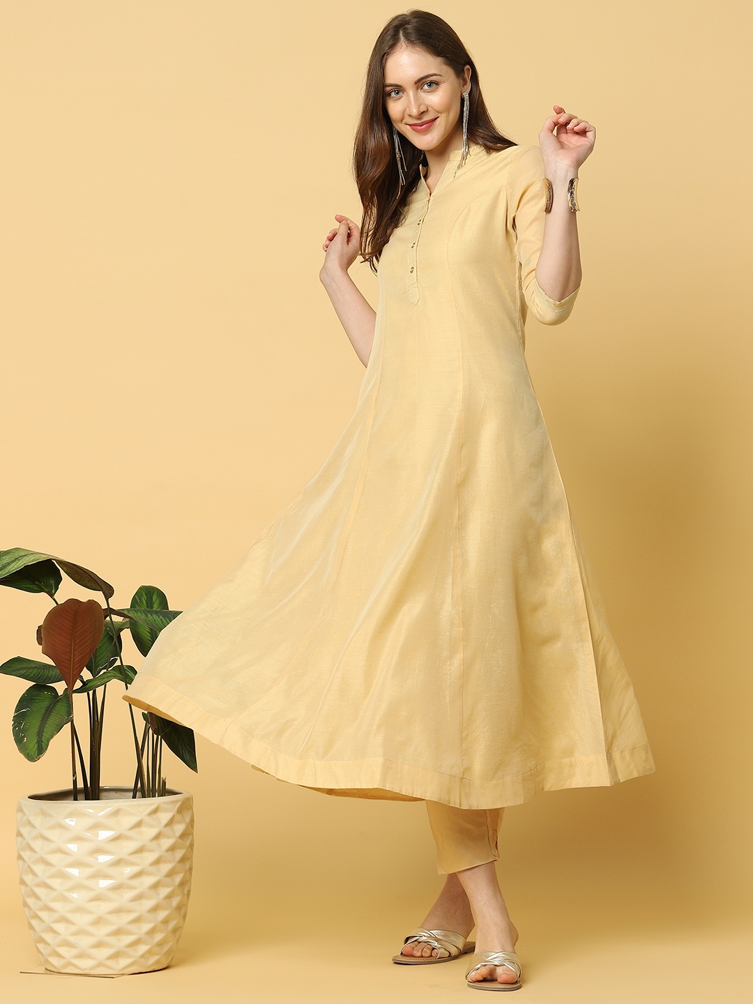

Indifusion Women Gold-Toned Chanderi Silk Anarkali Kurta