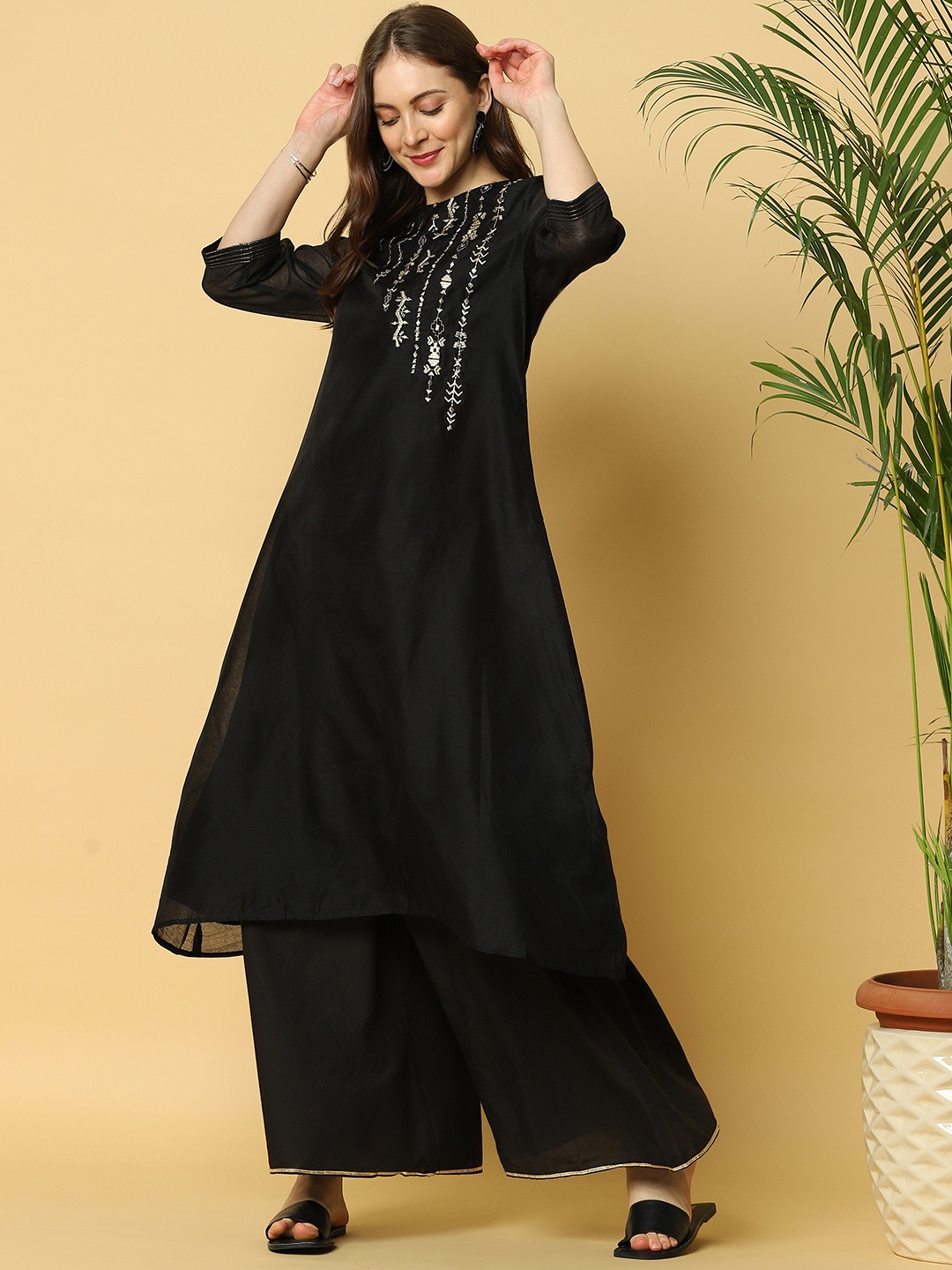 

Indifusion Women Black Ethnic Motifs Yoke Design Chanderi Silk Kurta