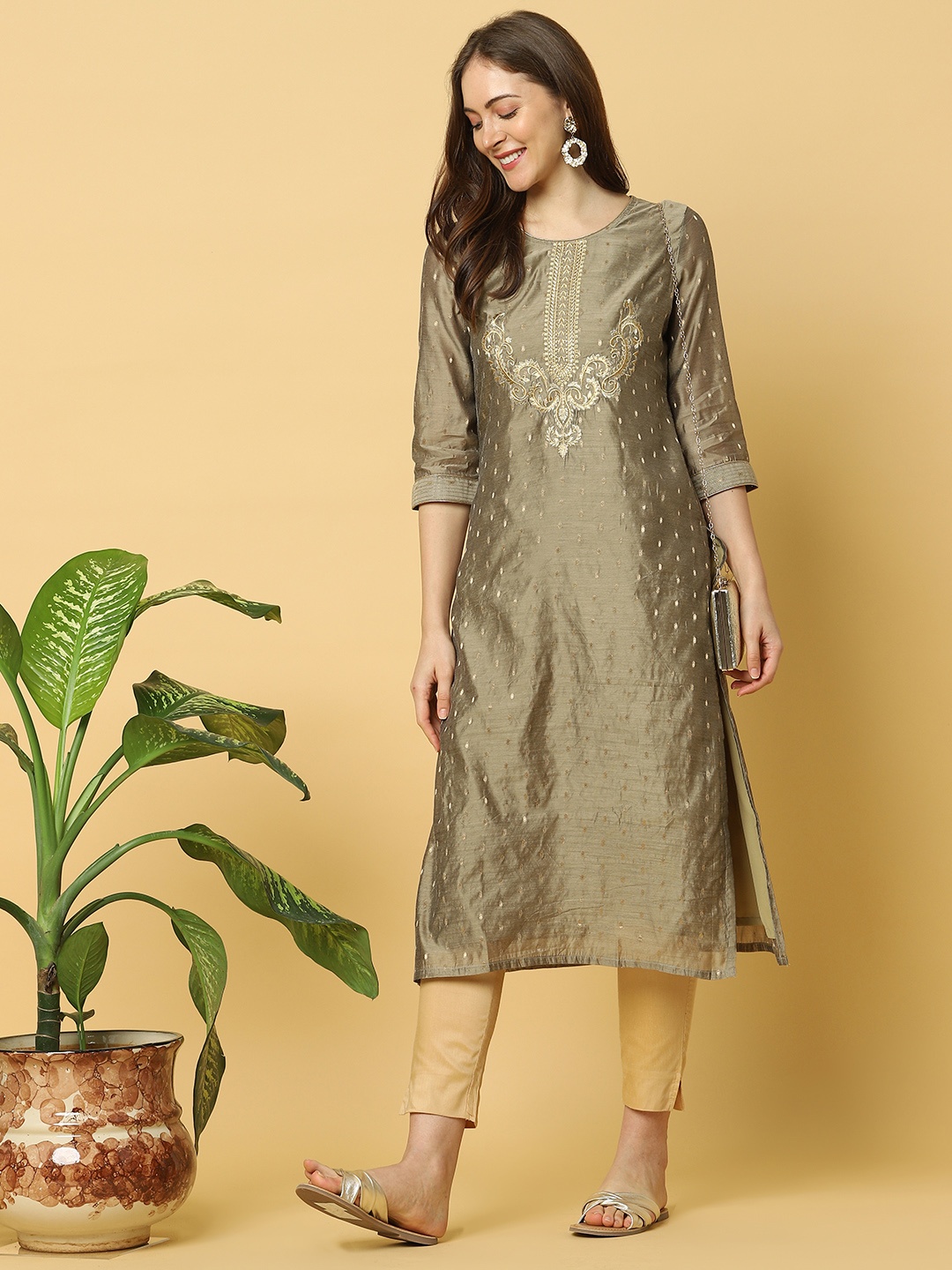 

Indifusion Women Beige Ethnic Motifs Chanderi Silk Kurta