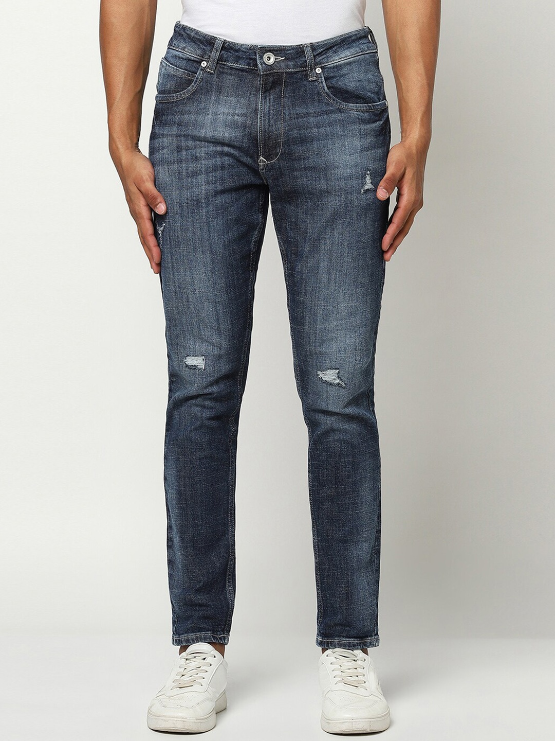 

Blue Buddha Men Grey Low Distress Light Fade Stretchable Jeans
