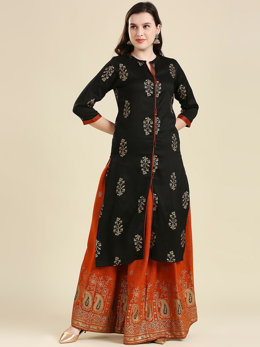 

MADHURAM Women Black Floral Printed Kurta with Skirt