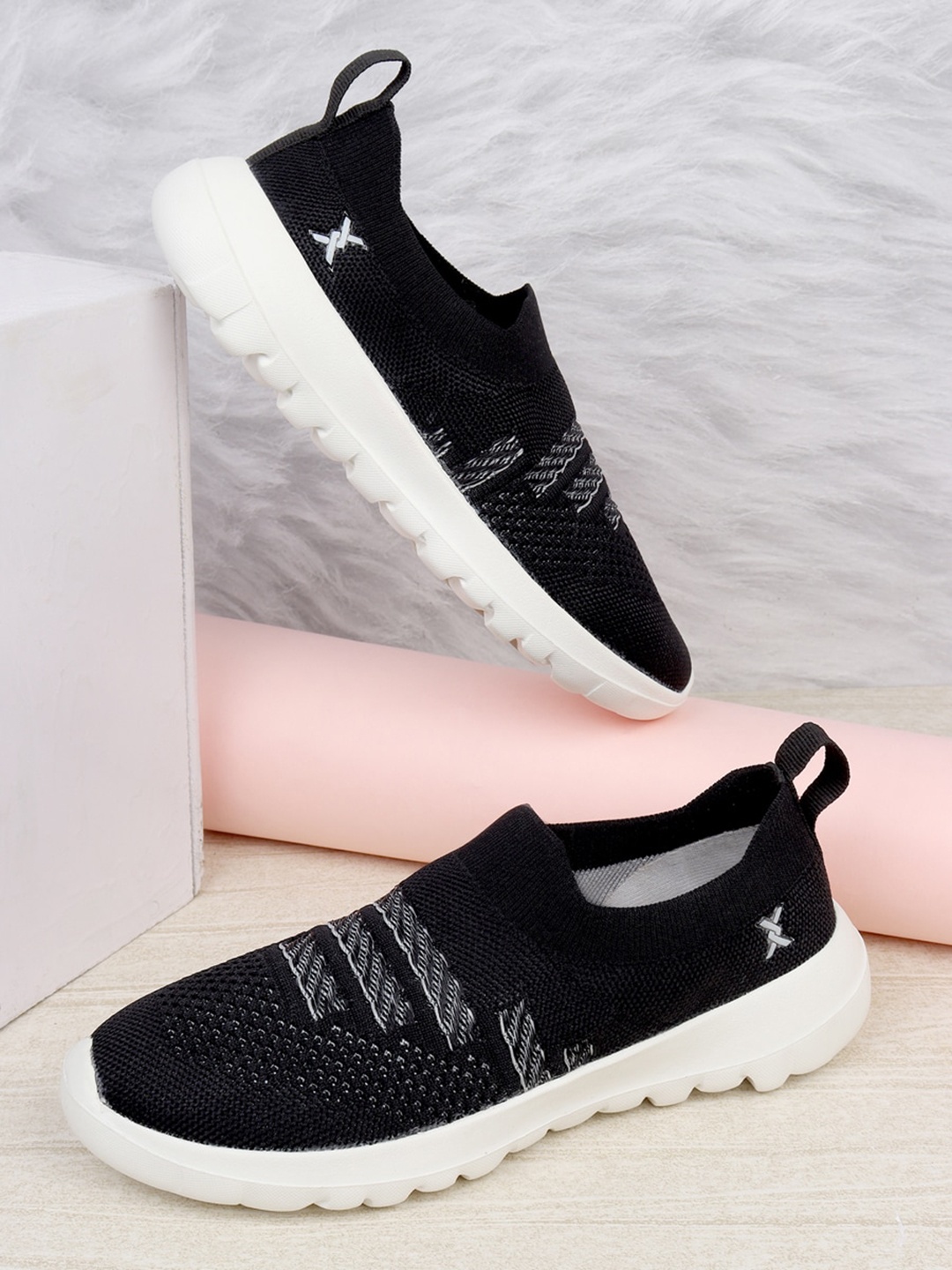 

Carlton London sports Women Woven Design Slip-On Sneakers, Black