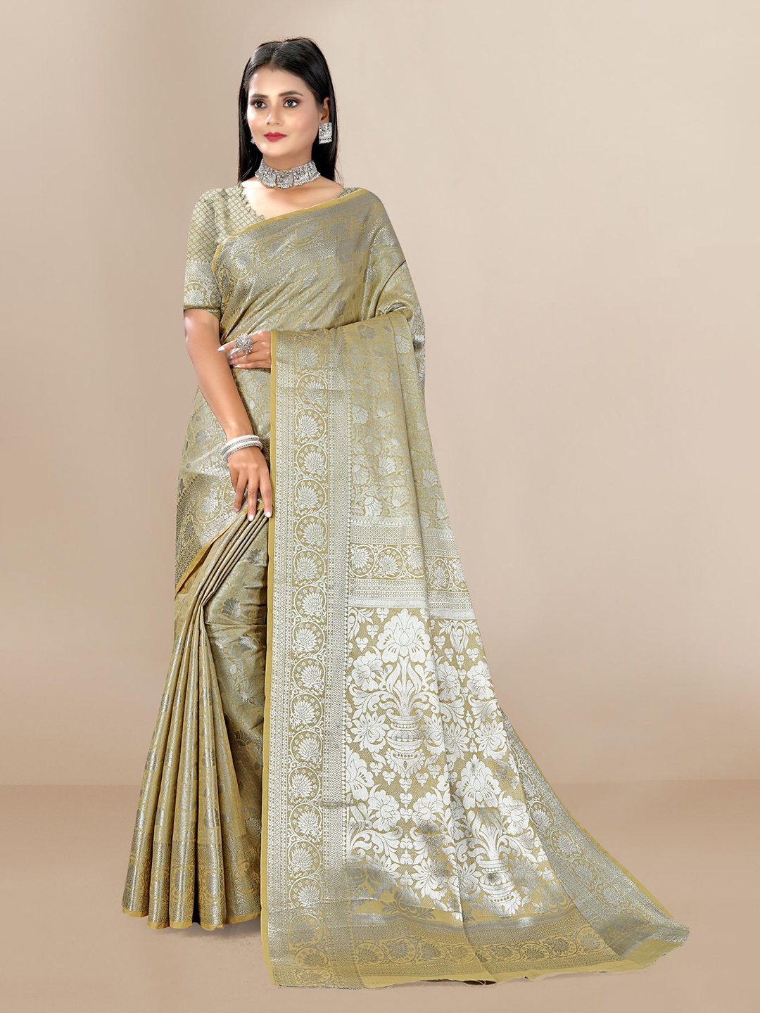

VAIRAGEE Silver-Toned & Beige Ethnic Motifs Zari Silk Blend Fusion Kanjeevaram Saree