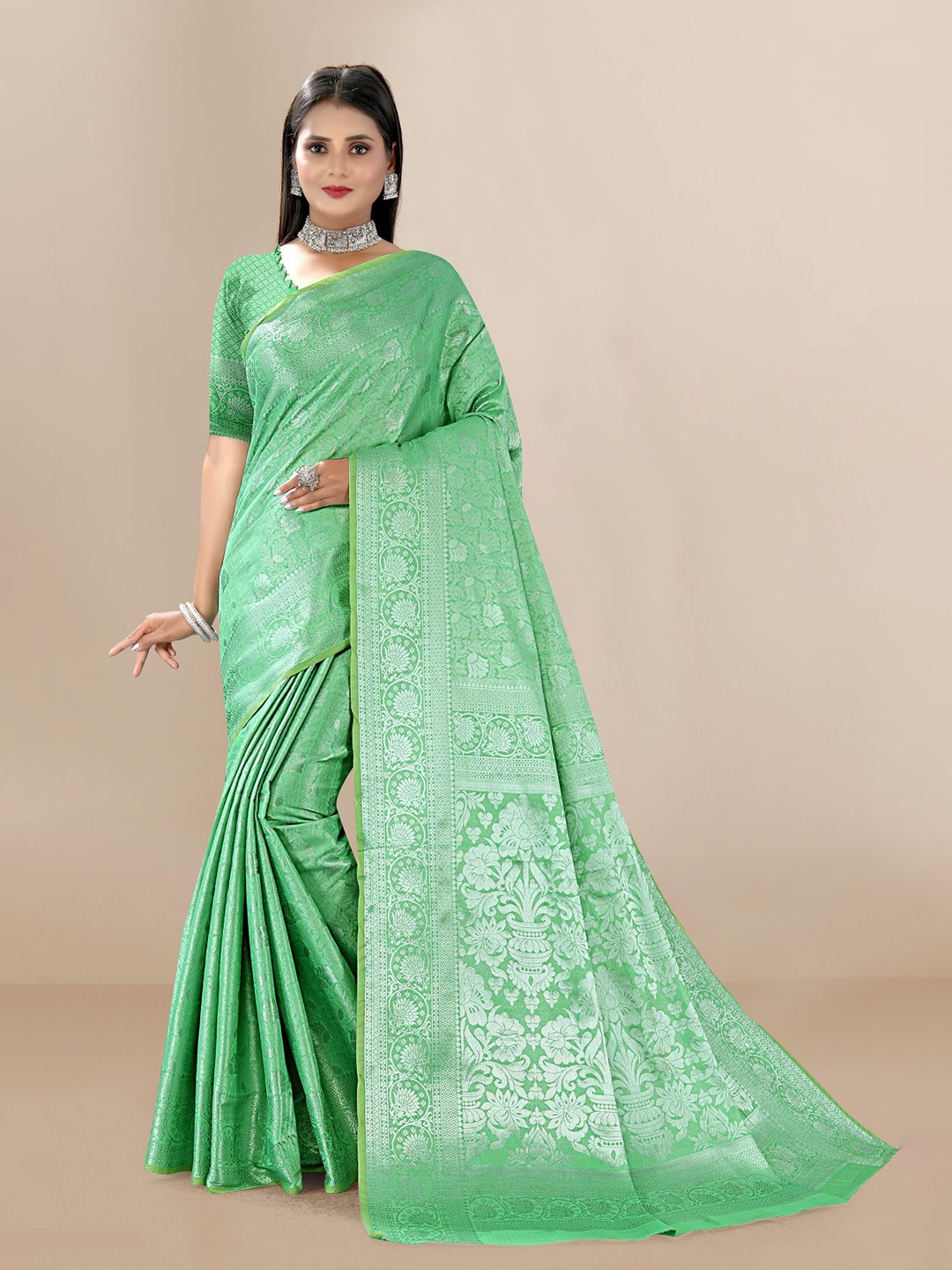

VAIRAGEE Green & Gold-Toned Floral Zari Silk Blend Fusion Kanjeevaram Saree