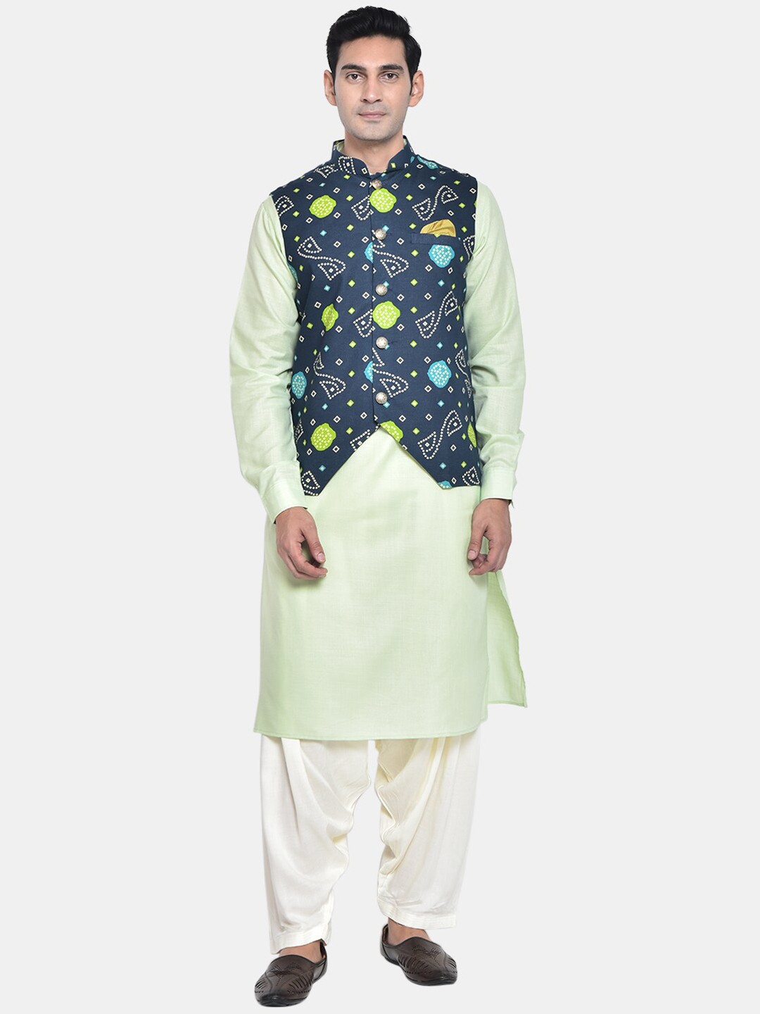 

KISAH Men Sea Green Bandhani Kurta with Churidar & With Nehru Jacket