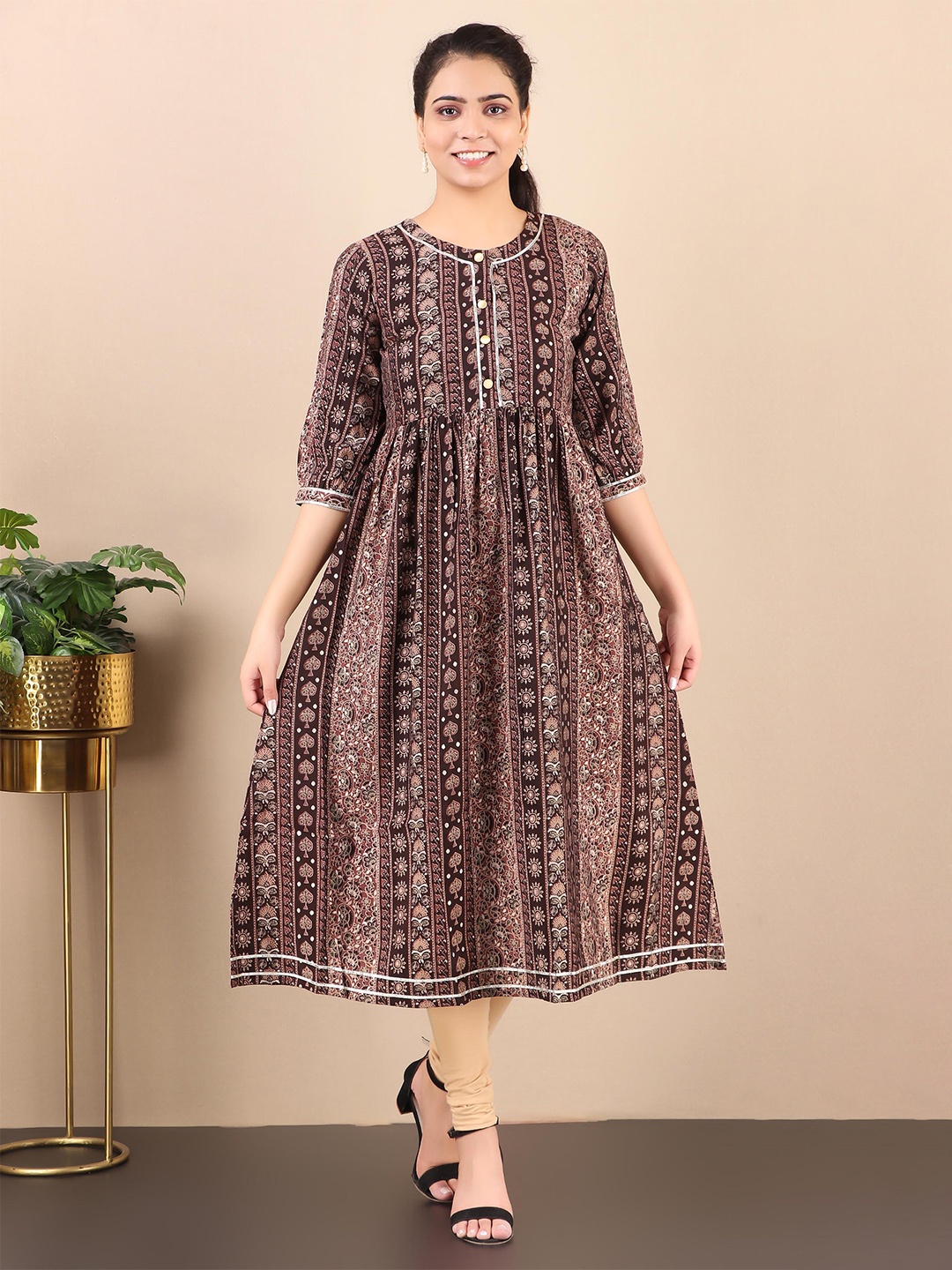 

V TRADITION Women Brown & White Floral Printed Kurta