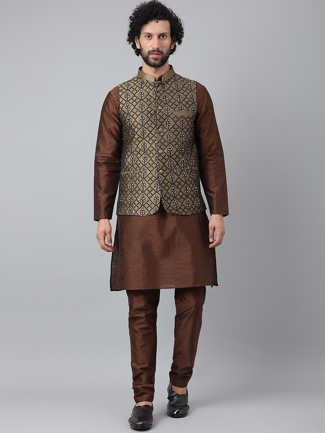 

Hangup Men Brown Ethnic Motifs Thread Work Pure Silk Kurta & Pyjamas With Nehre Jacket