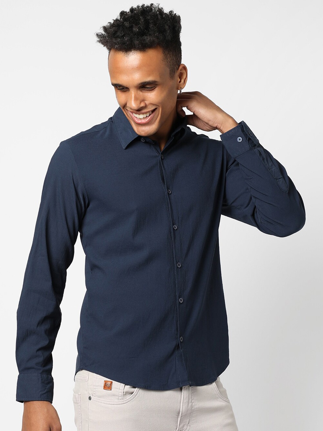 

Campus Sutra Men Solid Classic Casual Shirt, Navy blue