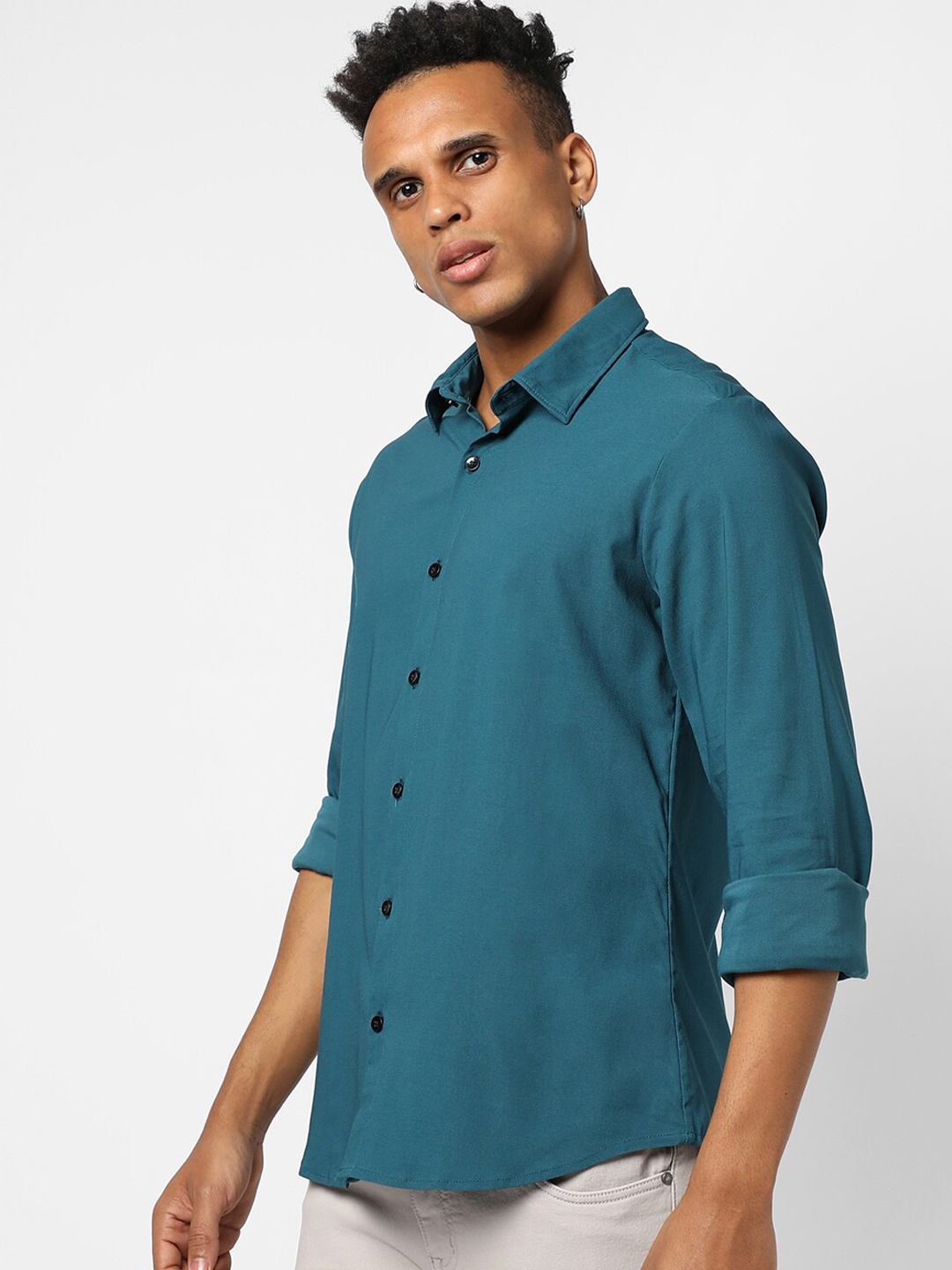 

Campus Sutra Men Solid Classic Casual Shirt, Navy blue