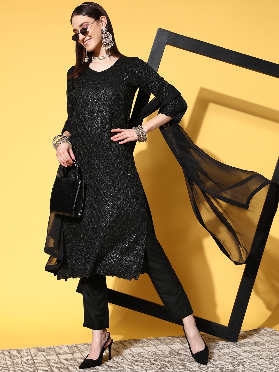 

SKYLEE Women Ethnic Motifs Cotton Blend Hyper Texture Kurta Set, Black