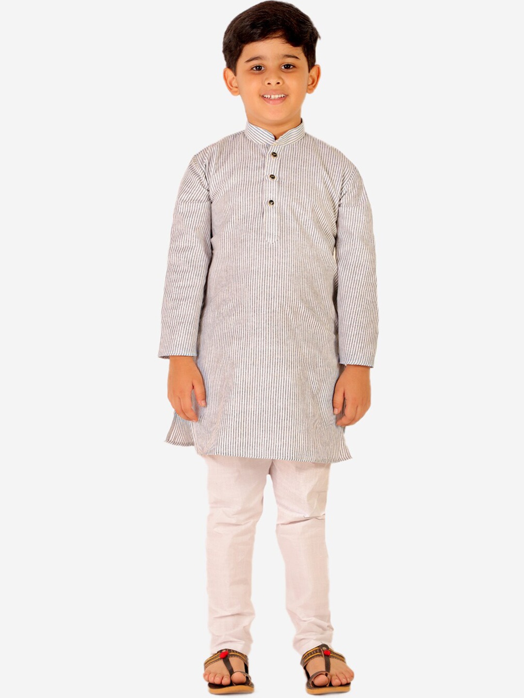 

Pro-Ethic STYLE DEVELOPER Boys Black Pure Cotton Kurta with Pyjamas