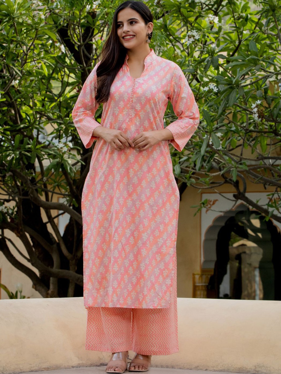 

HOUSE OF JAMOTI Women Peach-Coloured Floral Printed Kurta with Palazzos & With Dupatta