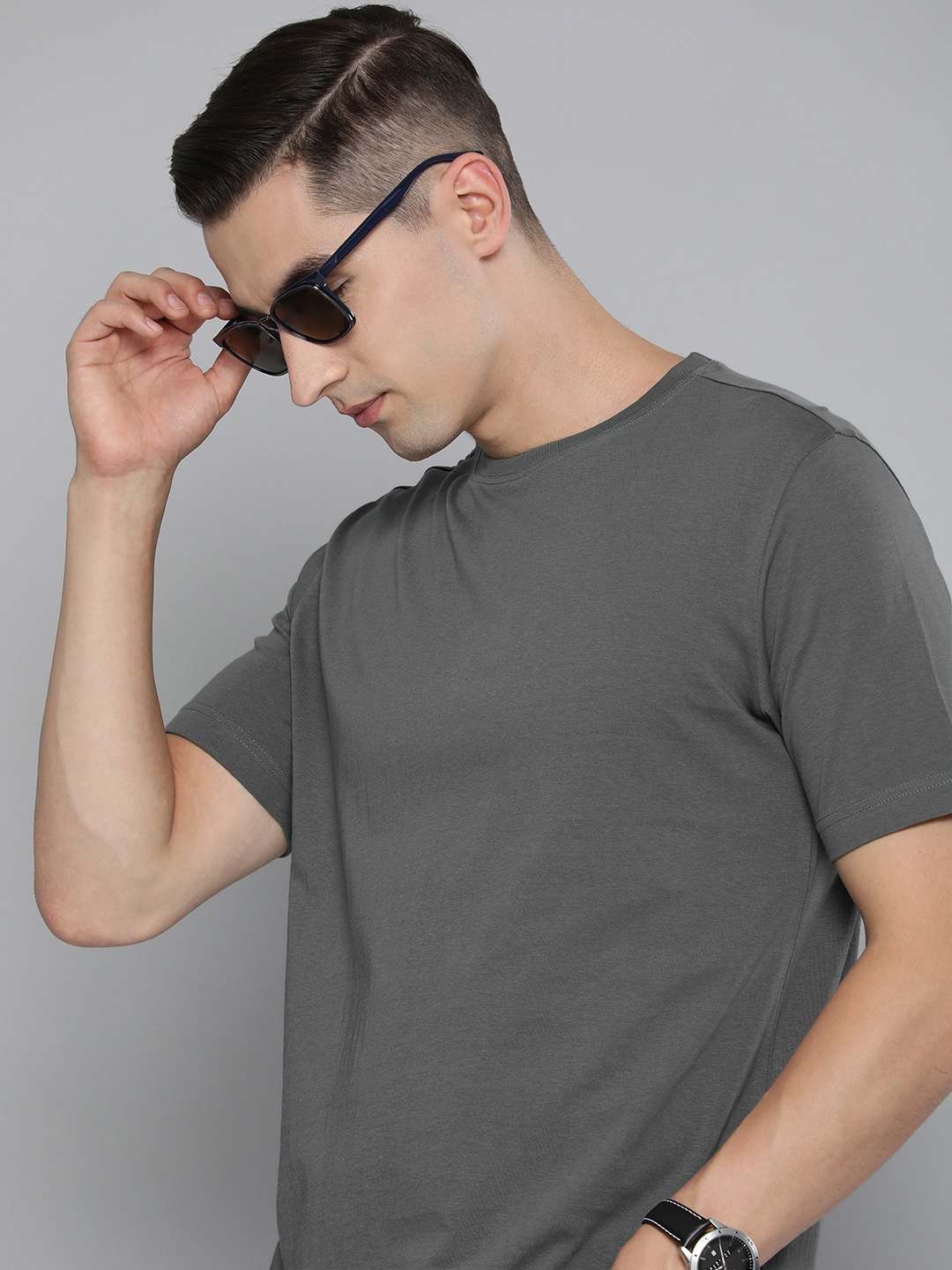 

HERE&NOW Men Charcoal Grey Solid Pure Cotton T-shirt