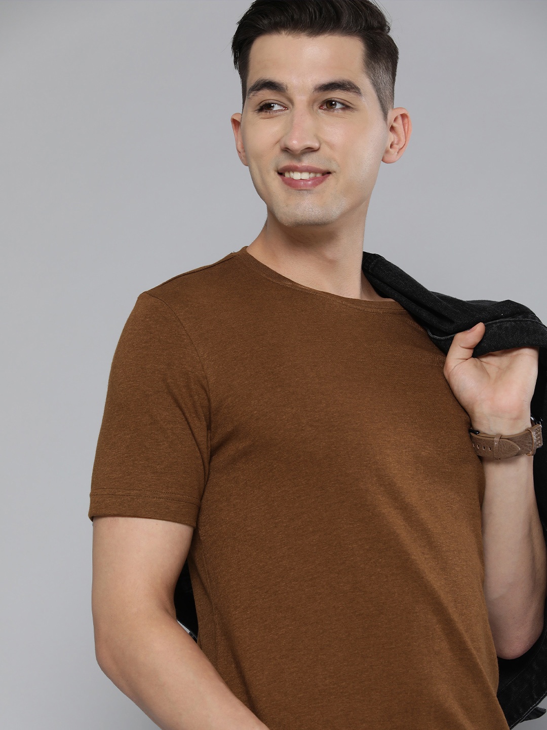 

HERE&NOW Men Brown Solid T-shirt