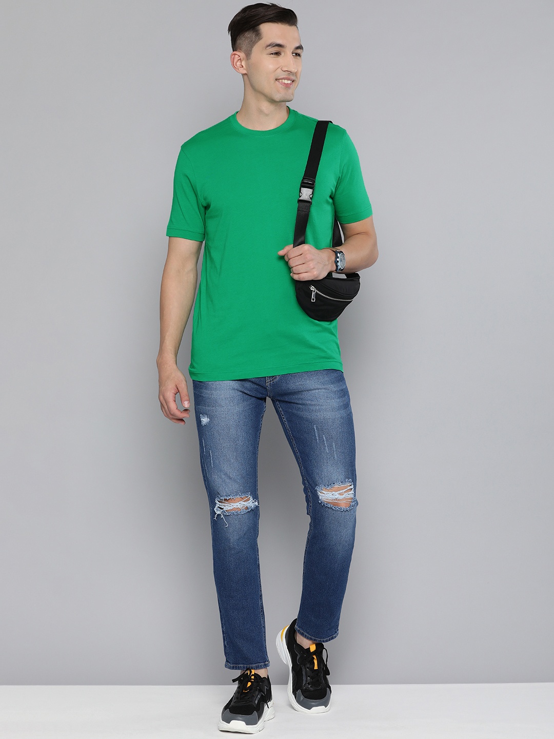 

HERE&NOW Men Solid Pure Cotton T-shirt, Green