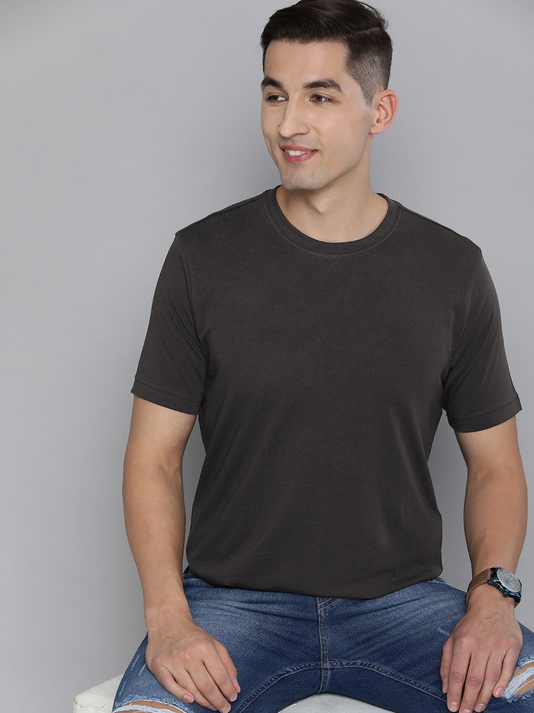 

HERE&NOW Men Charcoal Grey Solid Pure Cotton T-shirt