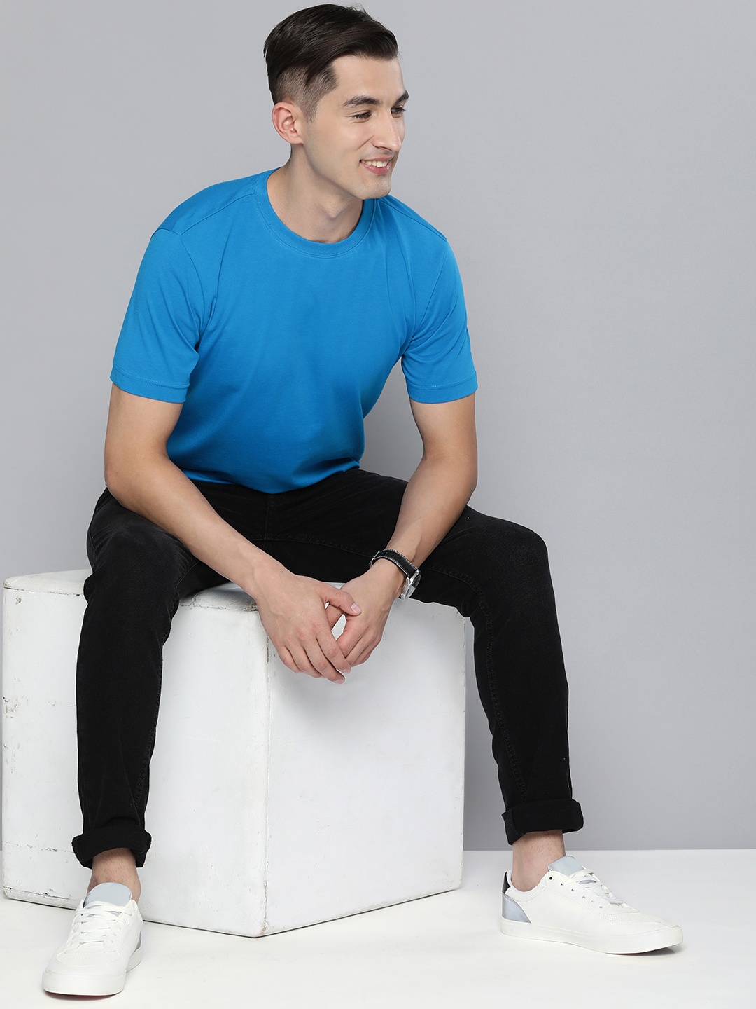 

HERE&NOW Men Blue Solid Pure Cotton T-shirt