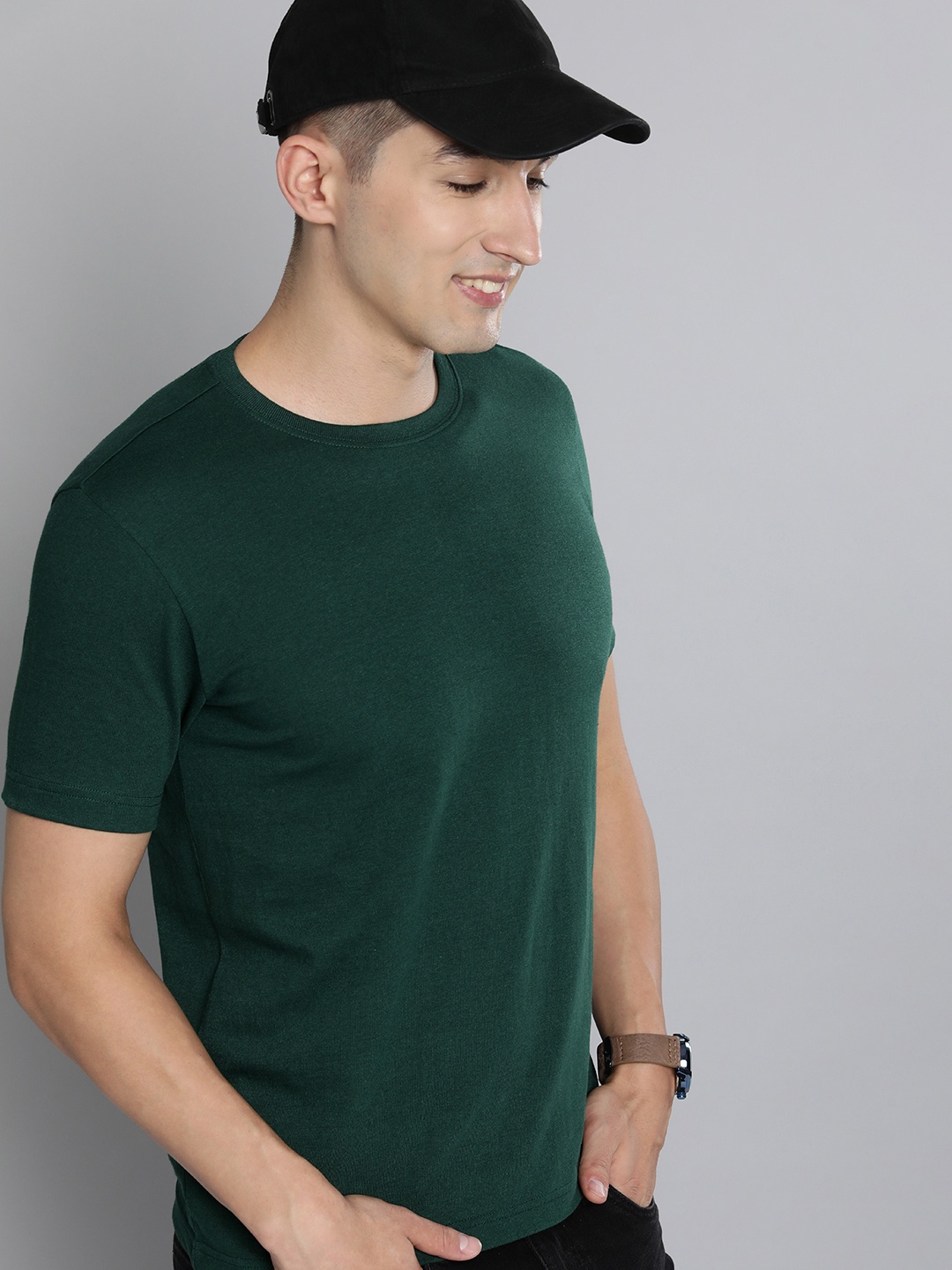 

HERE&NOW Men Green Solid T-shirt