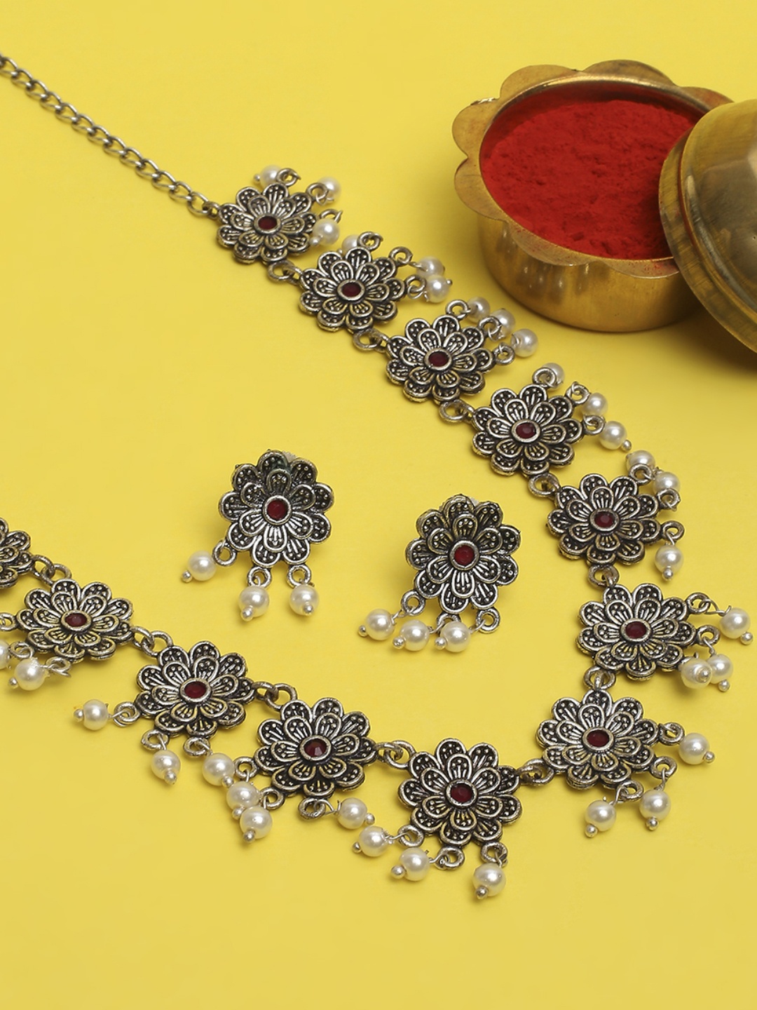 

OOMPH Silver-Toned Oxidised Stones & Pearls Floral Jewellery Set