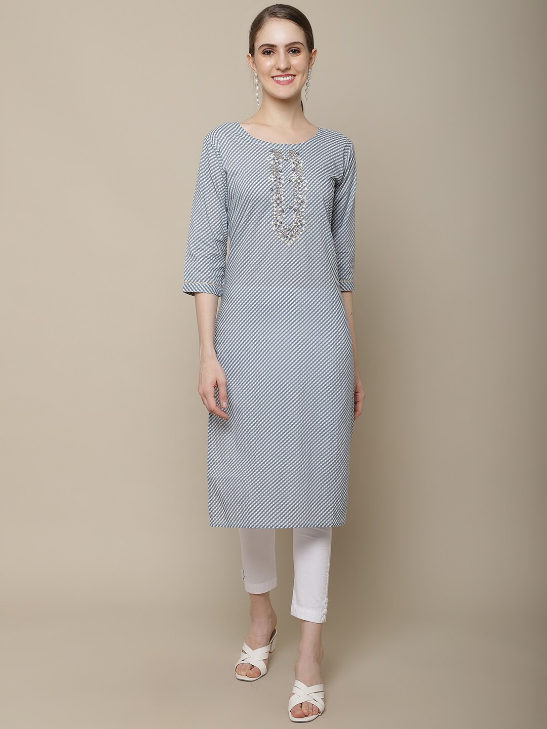 

Sangria Women Grey & White Geometric Yoke Design Embroidered Kurta