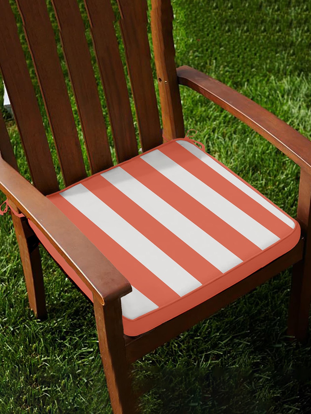 

Lushomes Red Wood Striped Square Foam Chair pad with Top Zipper