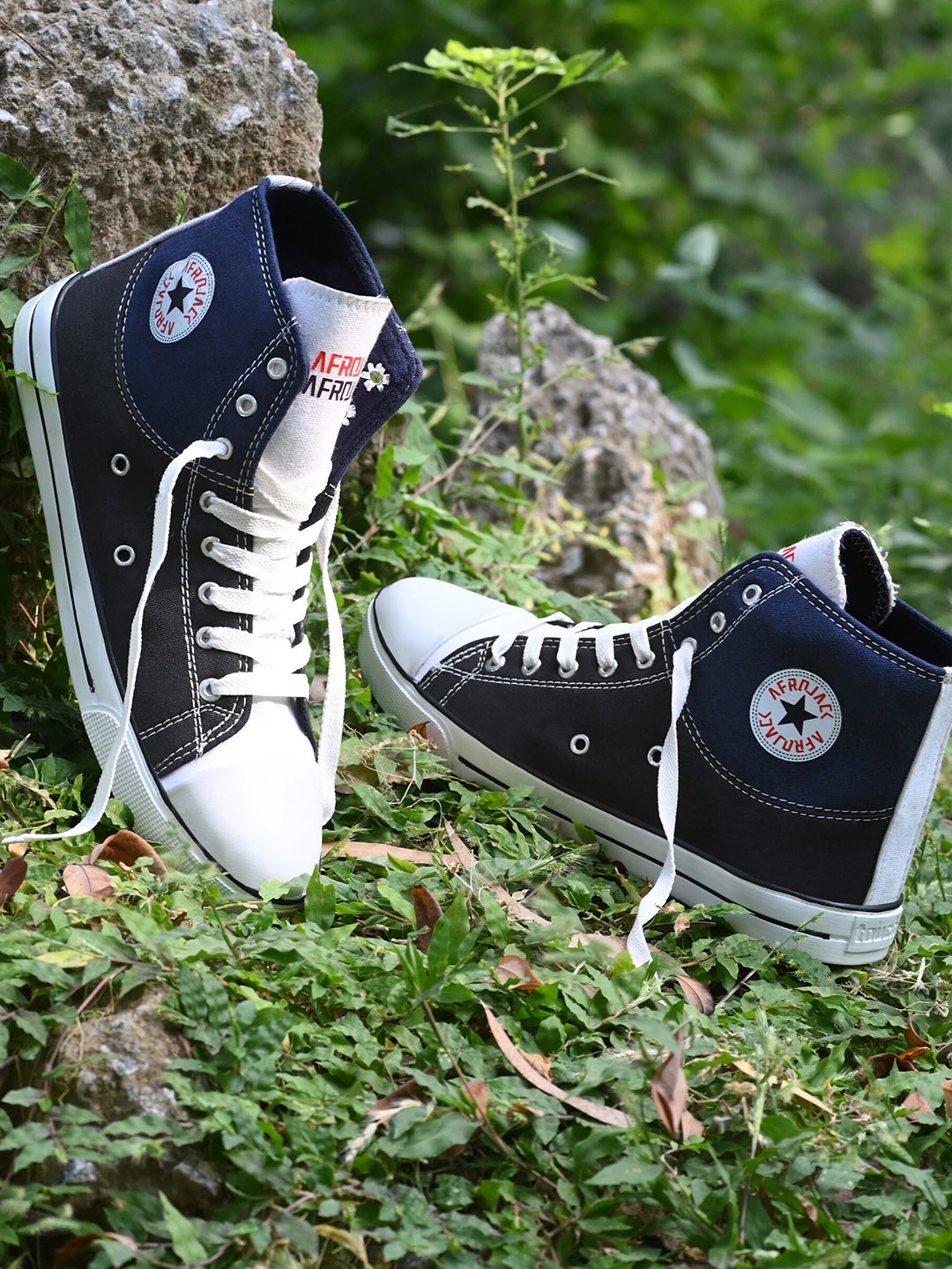 

AfroJack Men Blue and White Lace-Up Canvas Sneaker