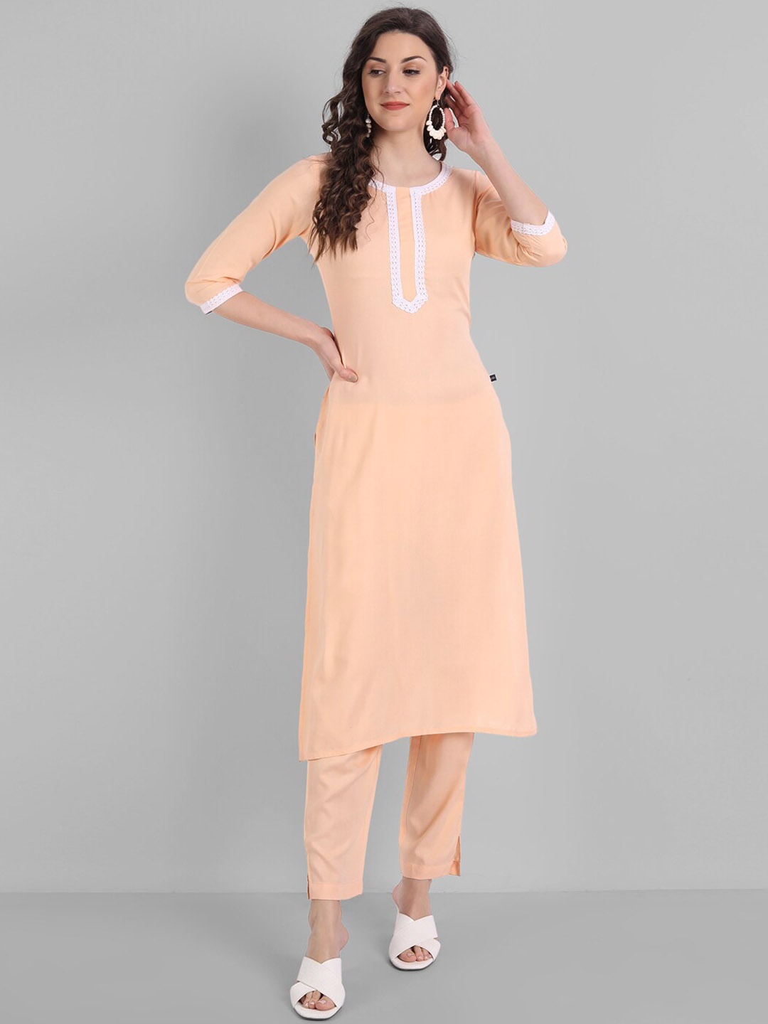 

githaan Women Peach-Coloured Kurta with Trousers