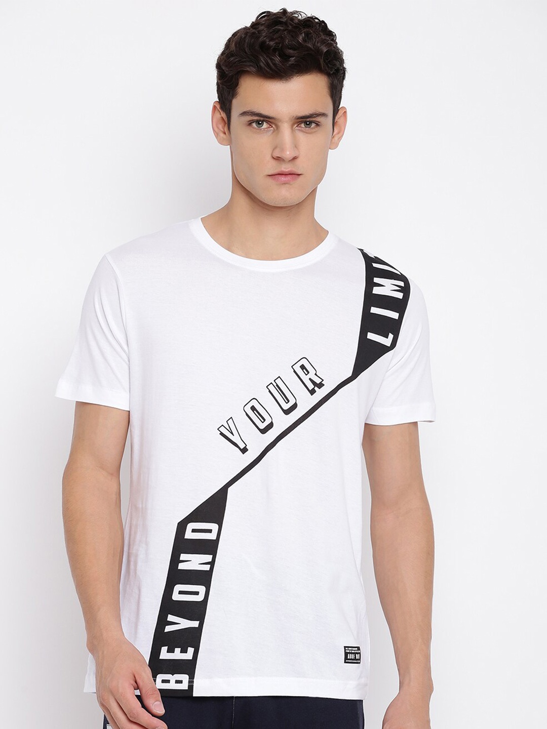 

abof Men White Typography Printed Monochrome Round Neck Short Sleeves T-shirt