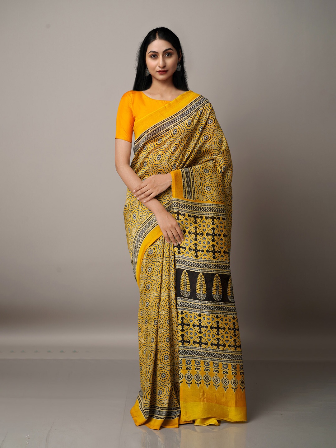 

Unnati Silks Yellow & Black Silk Cotton Chanderi Saree