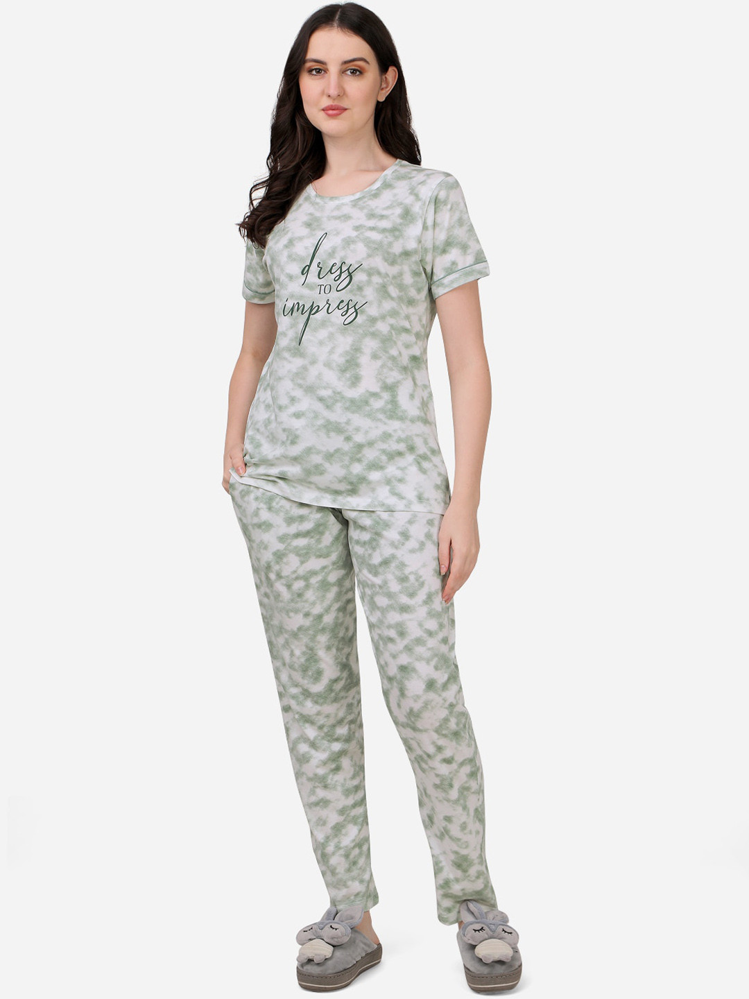 

Lenissa Women Green & White Printed Night suit