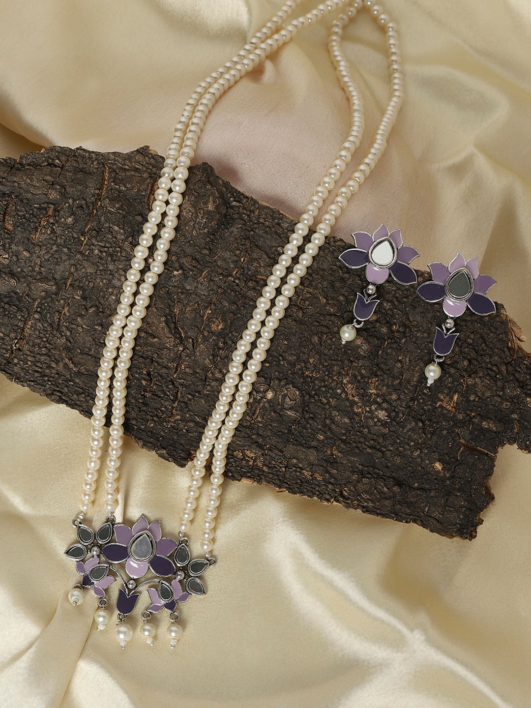 

Voylla Silver-Toned White Pearls Beaded Jewellery Set
