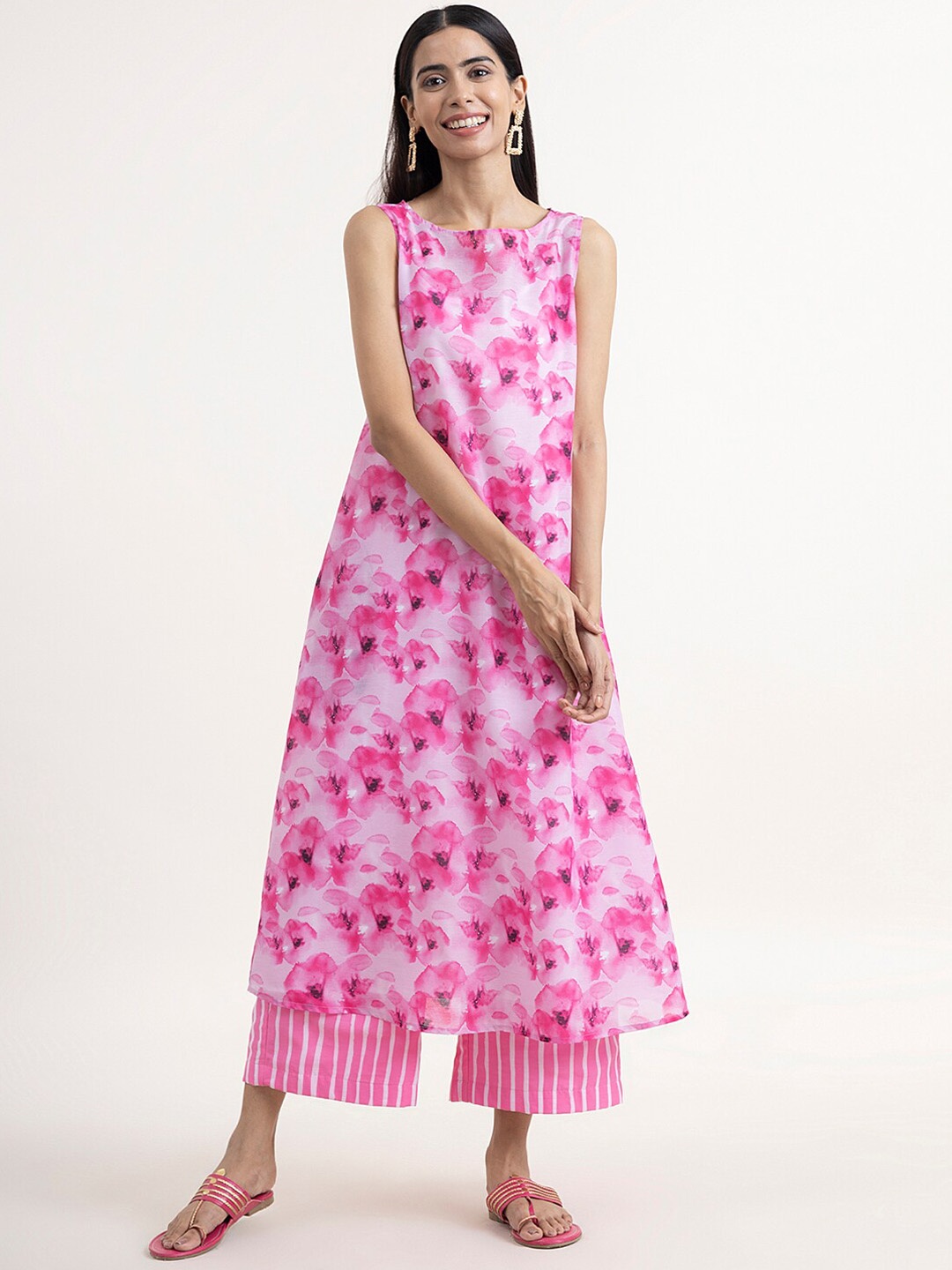 

Pink Fort Women Pink Floral Printed Chanderi Kurta with Palazzos