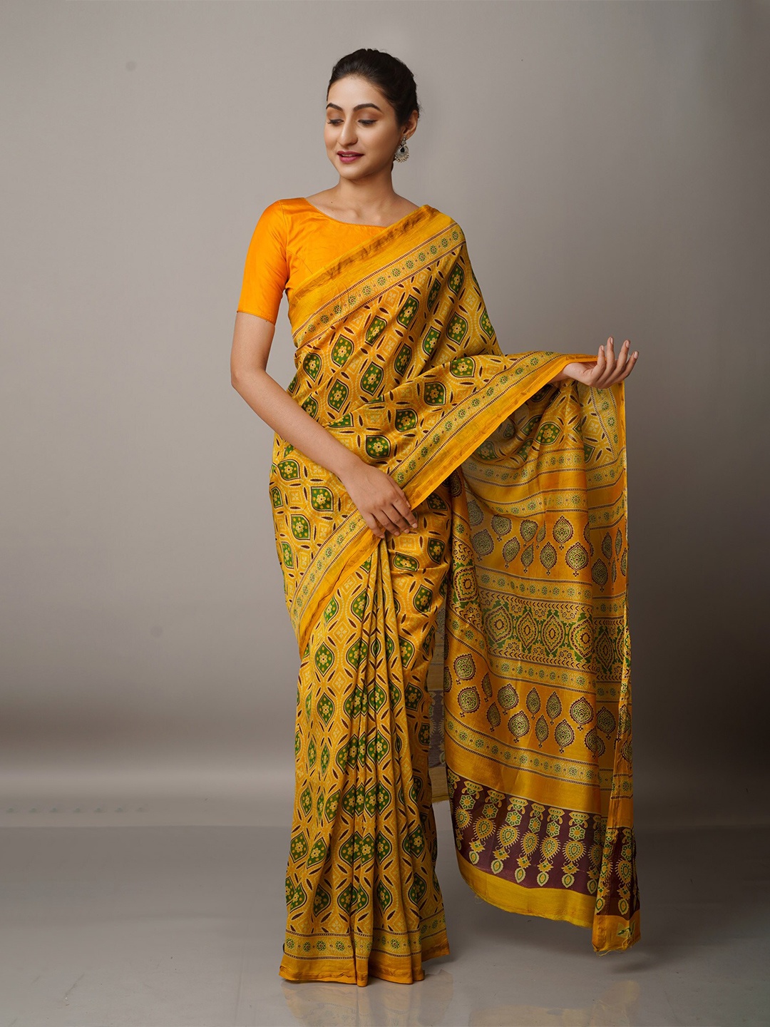 

Unnati Silks Yellow & Green Silk Cotton Chanderi Saree