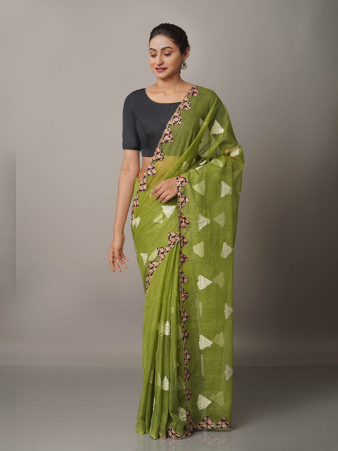 

Unnati Silks Green & Silver-Toned Ethnic Motifs Patchwork Supernet Patola Saree