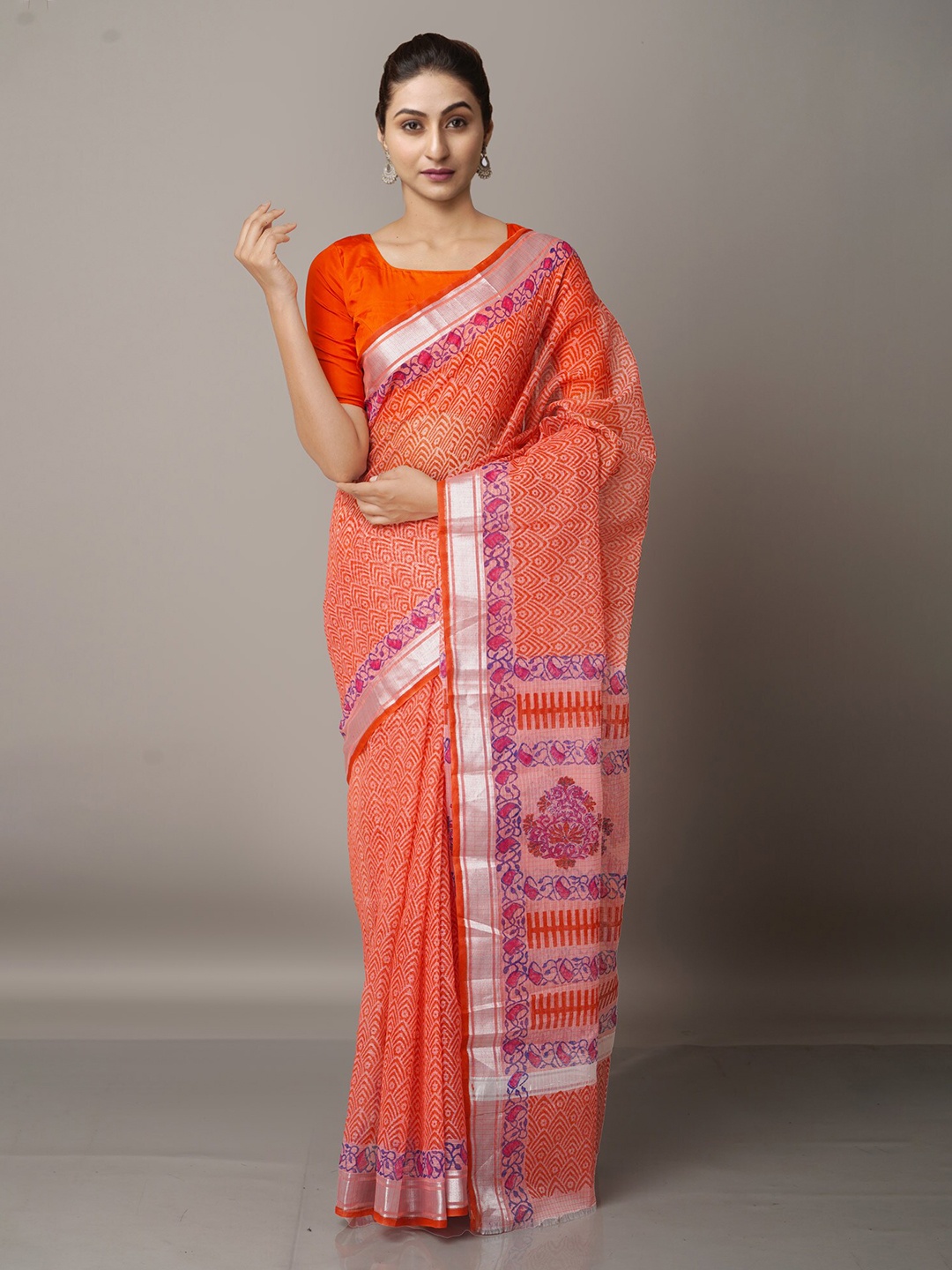 

Unnati Silks Red & Silver-Toned Ethnic Motifs Zari Pure Cotton Kota Saree