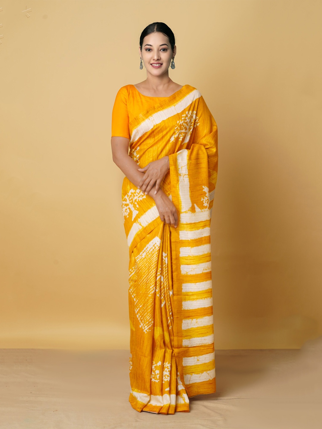 

Unnati Silks Yellow & Cream-Coloured Batik Printed Saree