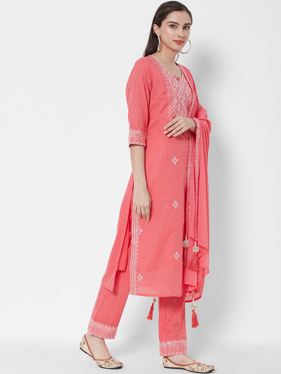 

HEEPOSH Women Peach-Coloured Floral Embroidered Thread Work Pure Cotton Kurta with Trousers & With Dupatta