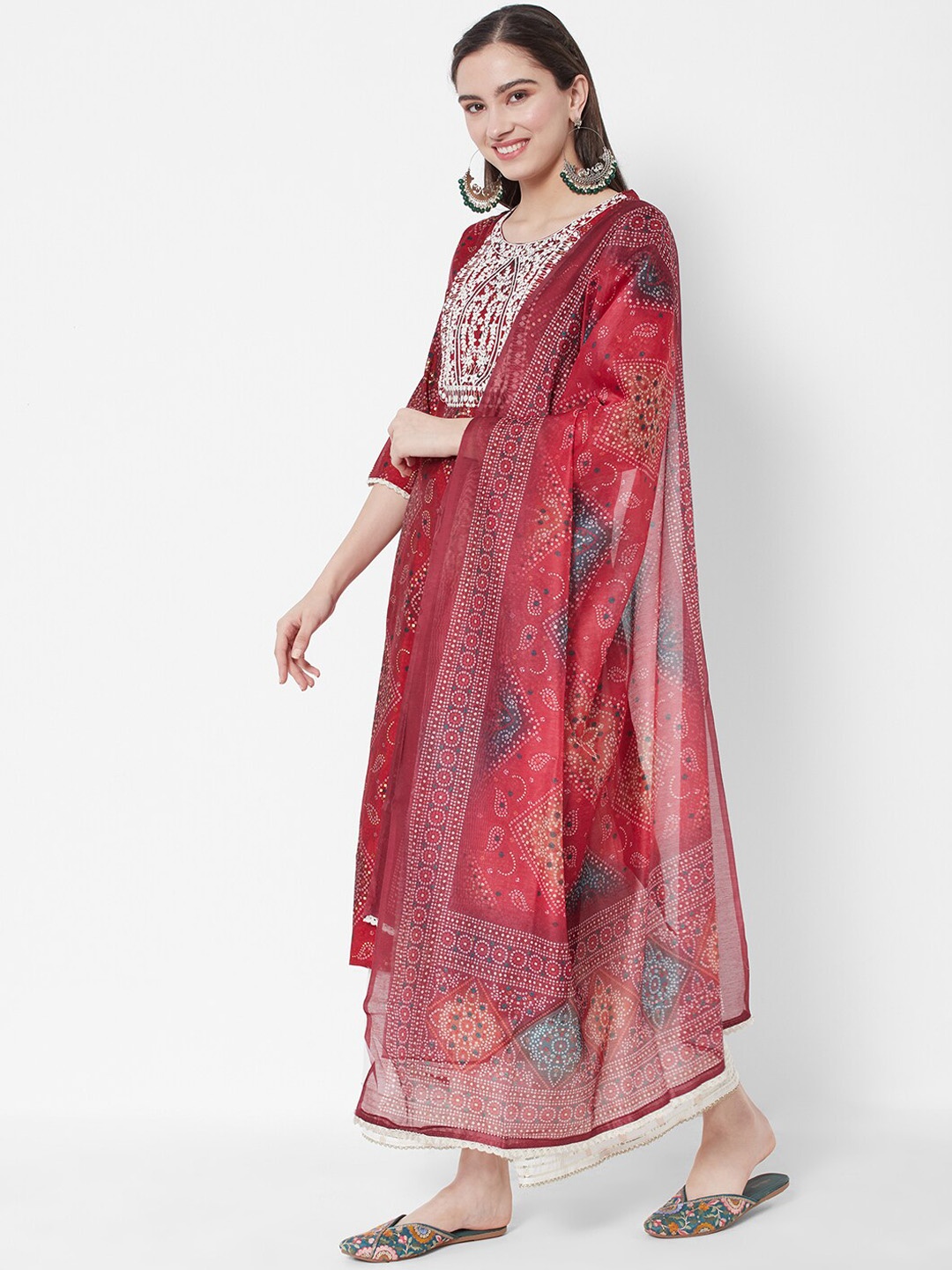 

HEEPOSH Women Red Bandhani Embroidered Chanderi Silk Kurta Set With Dupatta