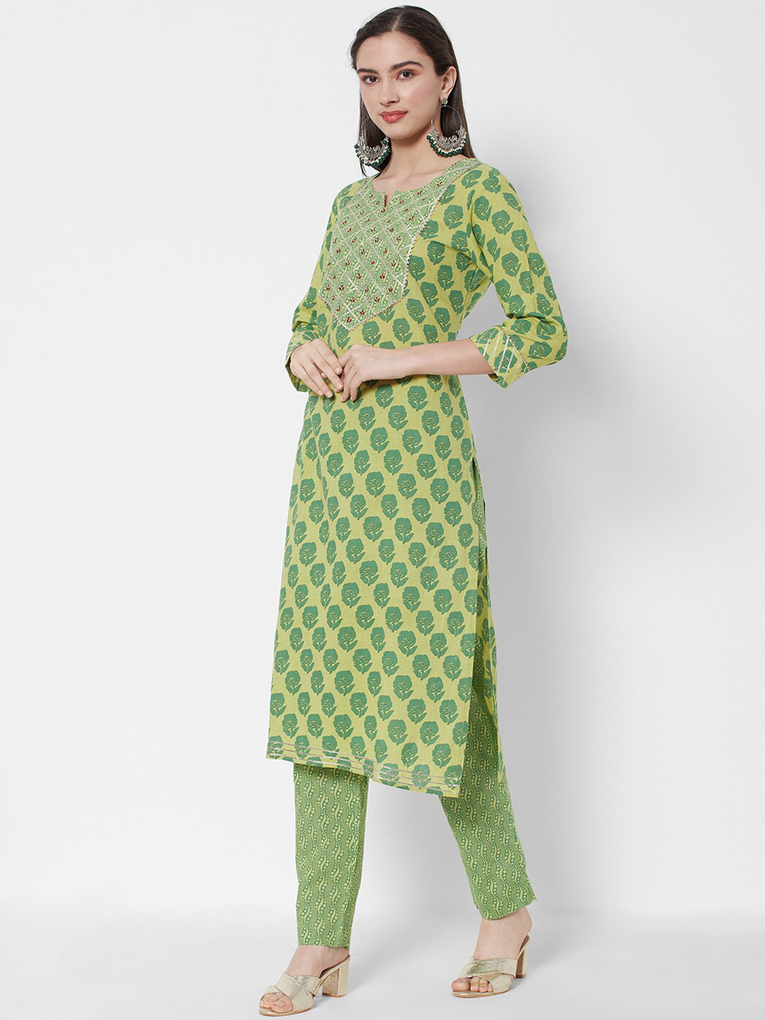 

HEEPOSH Women Green Floral Printed Pure Cotton Kurta with Trousers & With Dupatta