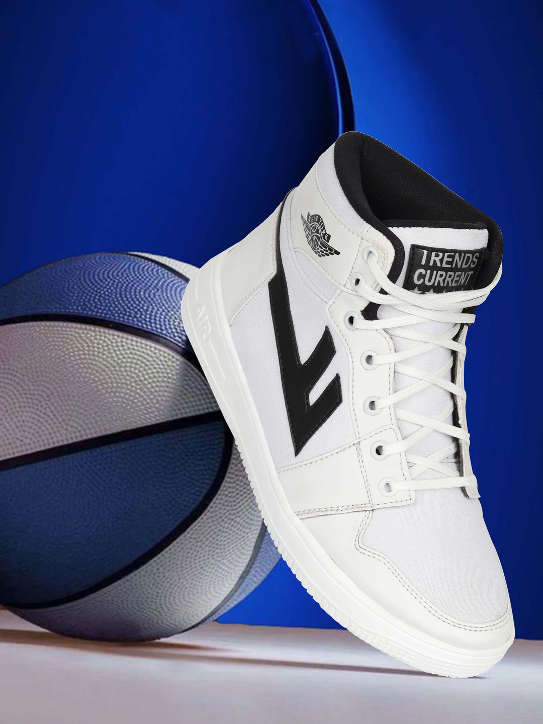 

aadi Men White Casual Sneakers