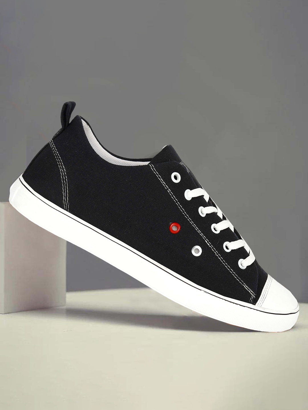 

aadi Men White Casual Sneakers