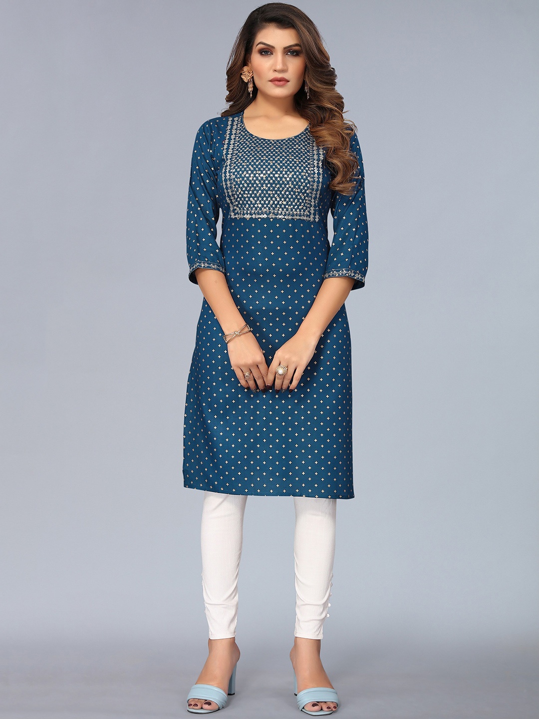 

Nimayaa Women Blue Floral Embroidered Kurta