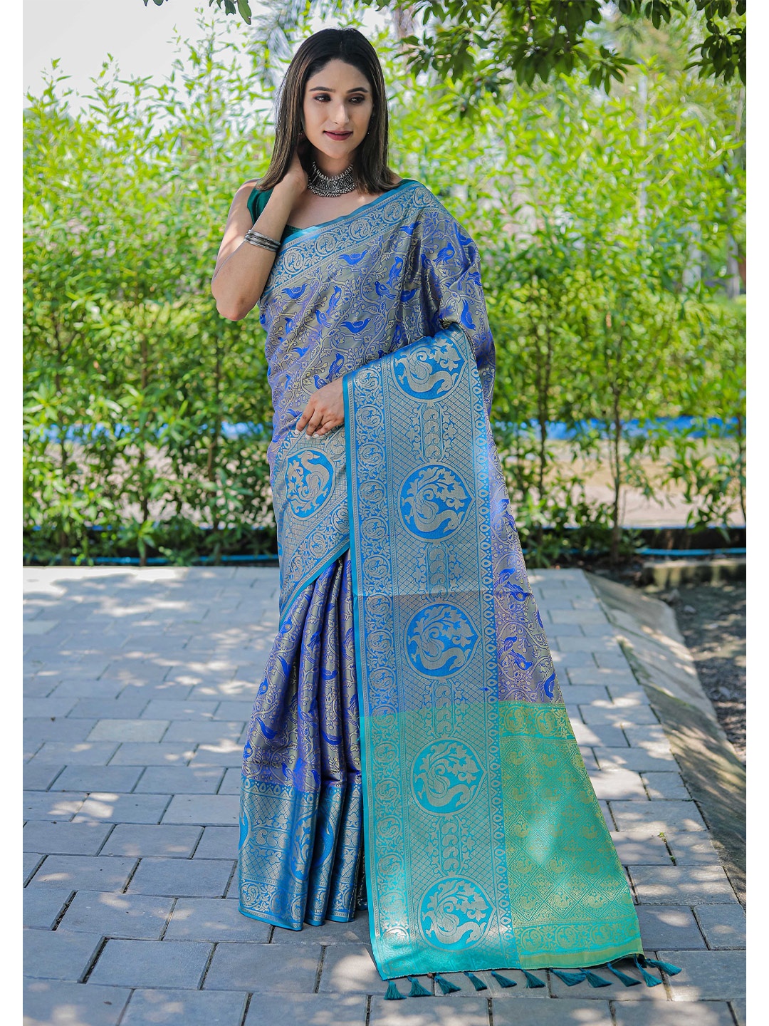 

Mitera Blue & Gold-Toned Woven Design Zari Silk Blend Kanjeevaram Saree