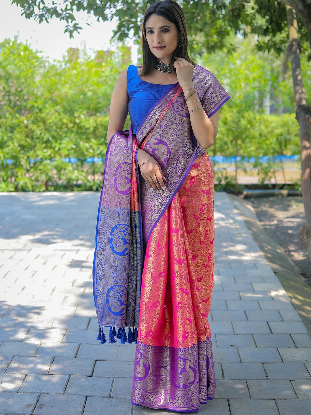 

Mitera Pink & Lavender Woven Design Zari Silk Blend Kanjeevaram Saree