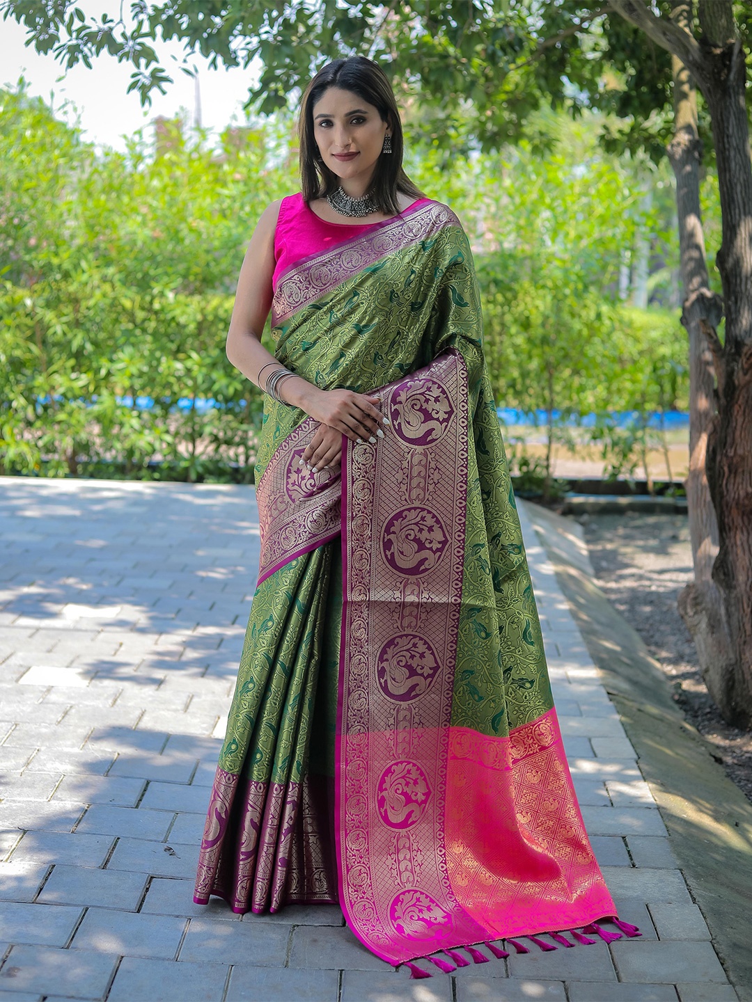 

Mitera Green & Pink Woven Design Zari Silk Blend Kanjeevaram Saree