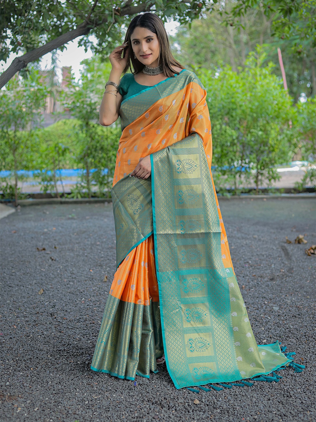 

Mitera Mustard & Gold-Toned Woven Design Zari Silk Blend Kanjeevaram Saree