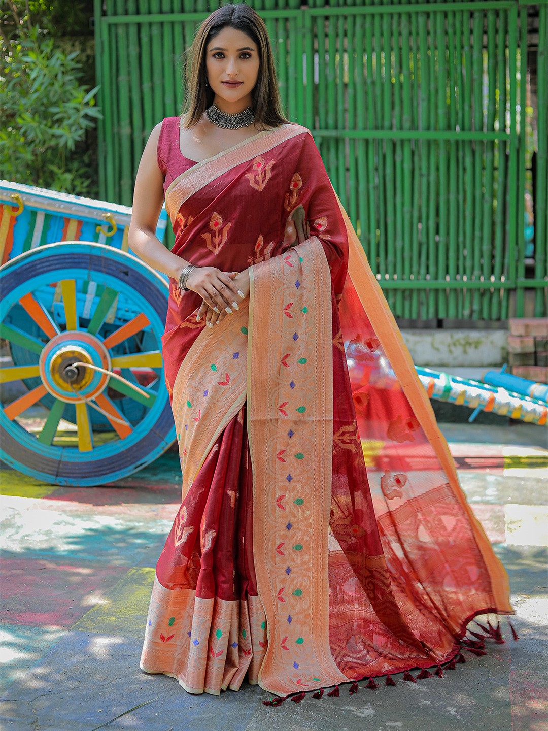 

Mitera Red & Gold-Toned Woven Design Zari Organza Kanjeevaram Saree